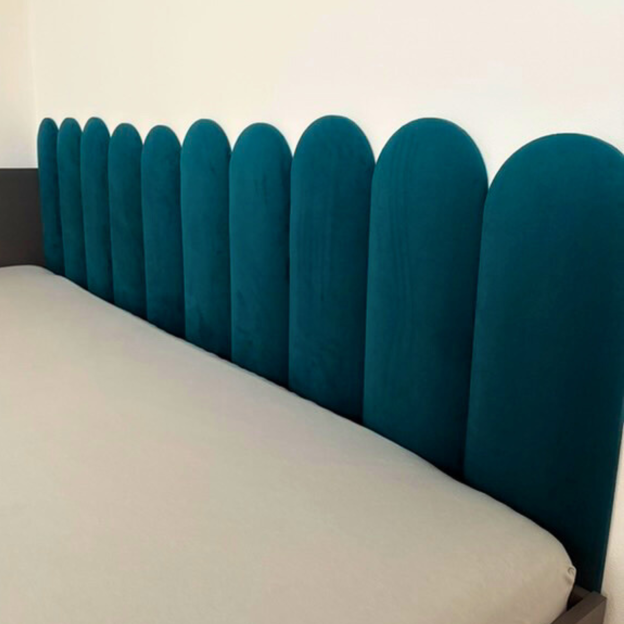 Čalúnený panel k posteli